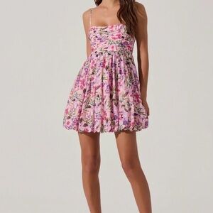 🌸 NWT Dress : ASTR The Label Pink Floral Bubble Hem Adjustable Straps Large